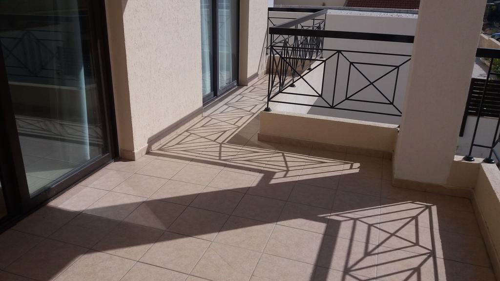 101 Mandritis Court Lägenhet Larnaca Exteriör bild