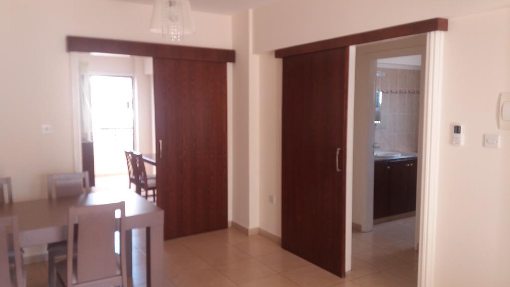 101 Mandritis Court Lägenhet Larnaca Exteriör bild