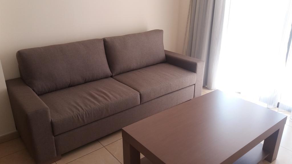 101 Mandritis Court Lägenhet Larnaca Exteriör bild