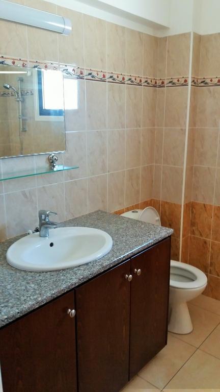 101 Mandritis Court Lägenhet Larnaca Exteriör bild