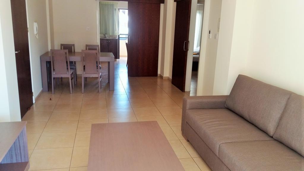 101 Mandritis Court Lägenhet Larnaca Exteriör bild