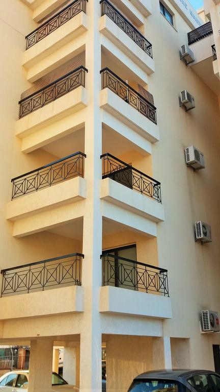 101 Mandritis Court Lägenhet Larnaca Exteriör bild