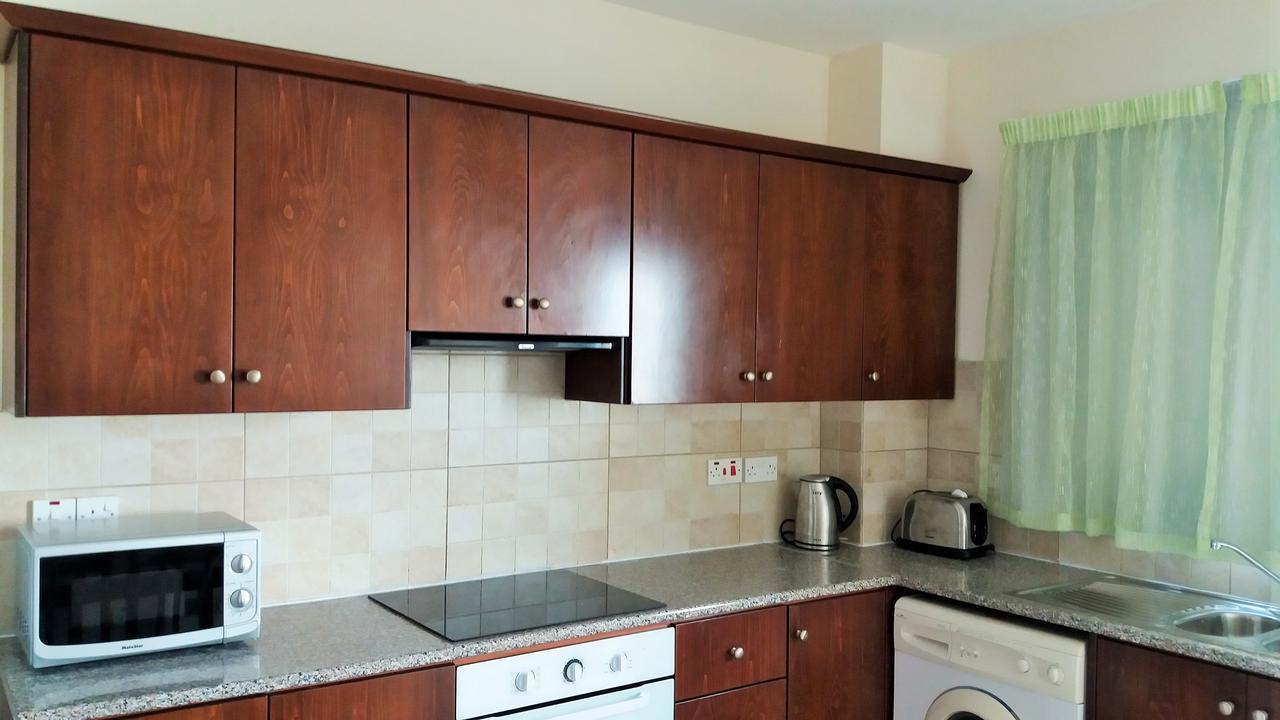 101 Mandritis Court Lägenhet Larnaca Exteriör bild