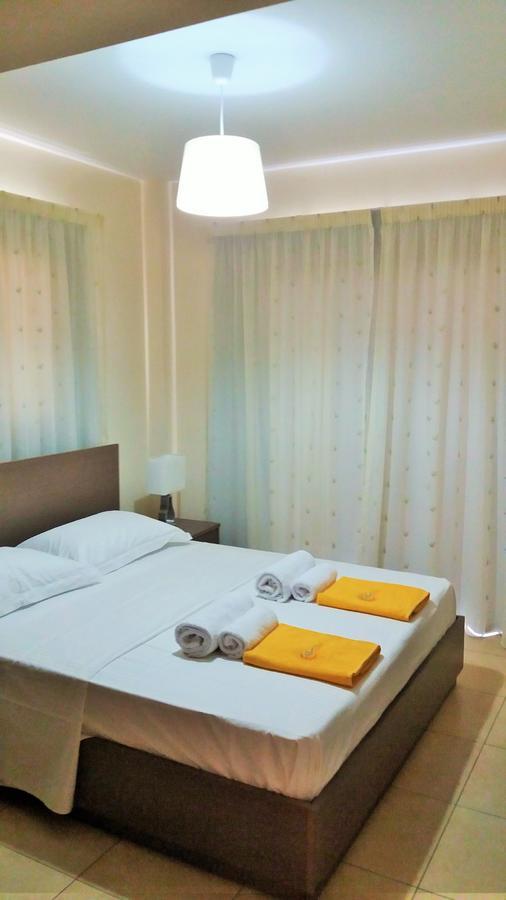 101 Mandritis Court Lägenhet Larnaca Exteriör bild